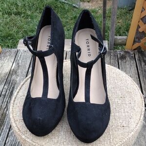 Torrid Black Faux Suede T-Strap Mary Jane Tapered Heel Size 11